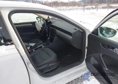 2021 Volkswagen Passat 2.0T Se z USA, uszkodzony, nr VIN 1VWSA7A30MC002453